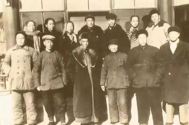 The Origins of Yiquan & The Legendary Wang Xiangzhai 3 Yiquan Founder Wang Xiangzhai group photo