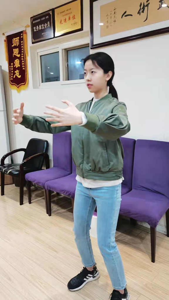 The Four Stages of Zhanzhuang Learning 4 yiquan zhanzhuang teenage student cheng bao stance standing practice